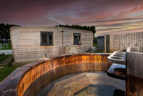 Helston House | Wheal Rose - Hot Tub - Parking - Free WiFi - On-Site Activities