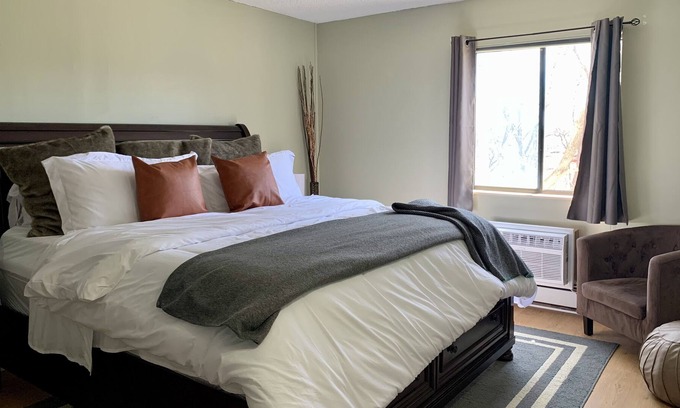 Bel Aire Condo | Wheat Ridge Retreat - 10 minutes to Denver and Golden, CO