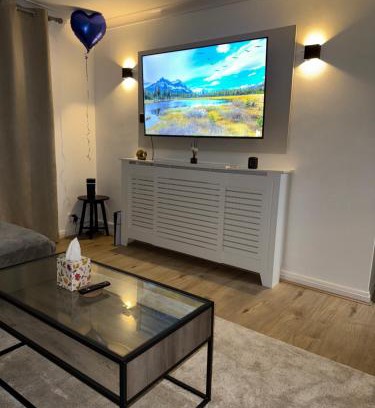 Sheffield Apartment | Wheel chair friendly, City centre, northern general, PS5, workstation