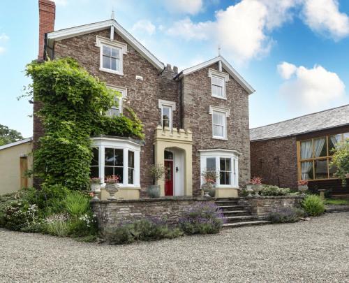 Leominster House | Wheelbarrow Castle