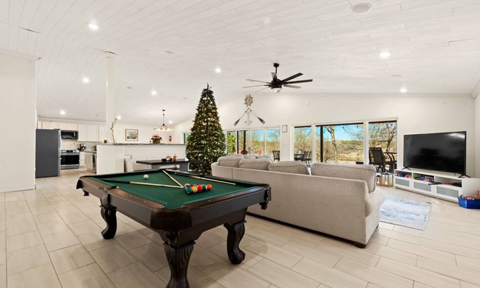 Cottonwood Shores House | Where adventure meets relaxation-Lakeview Retreat