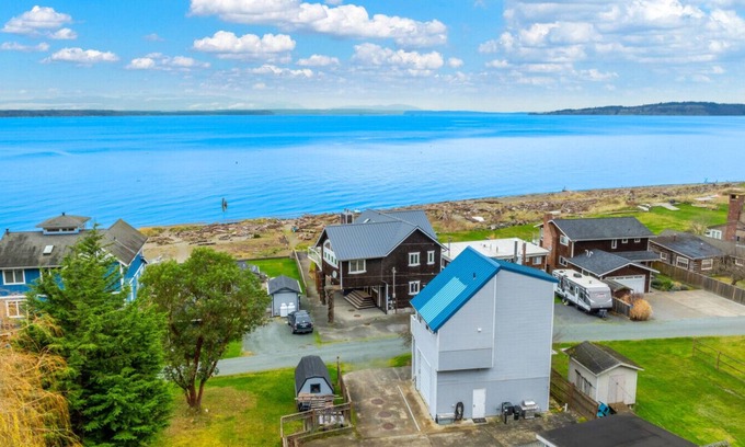 Clinton House | Whidbey Waterfront I King Bed I Sunset
