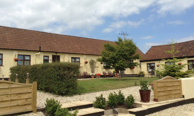 Rockbeare Cottage | WHIMPLE COTTAGE, pet friendly, with pool in Ottery St Mary