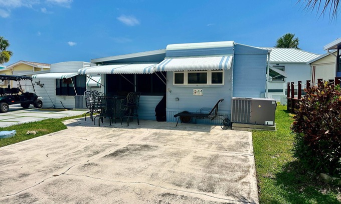 Nettles Island House | Whimsical 1/1 beach bungalow is a coastal gem
