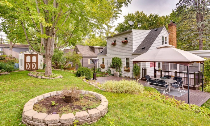Lynnhurst House | Whimsical & Cozy Home, <1mile to lake, Arcade machine, Family Friendly, Quiet