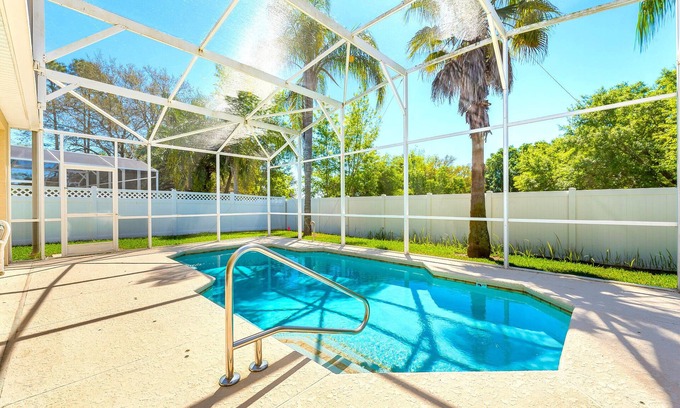 Davenport House | Whimsical Wonderland - Free Heated - Pool Games