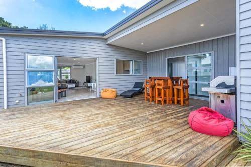 Whiritoa House | Whiritoa Beach Getaway - Room for all!