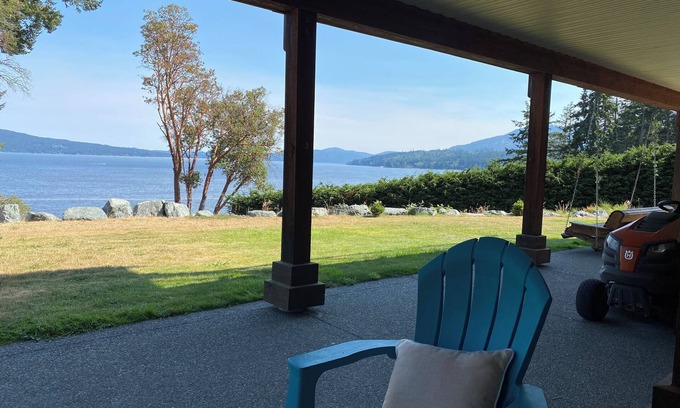 Mill Bay House | Whiskey Point Water Front Homestay