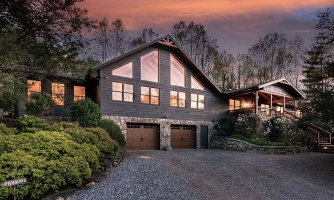 Barnardsville House | Whiskey Rock | Private Estate on 50 acres | 2 Ponds and Spectacular Views