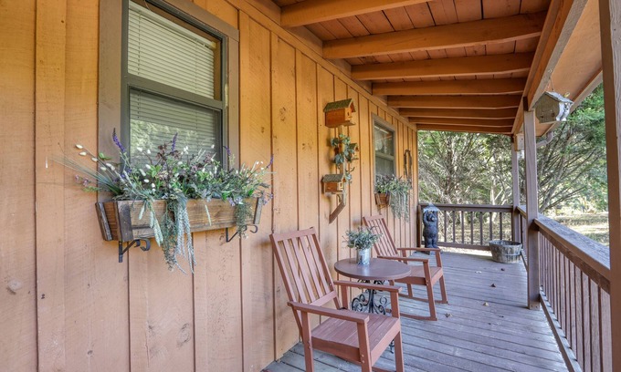 Cosby Cabin | Whispering Creek - 2 Bedrooms, 1 Baths, Sleeps 6 Cabin by RedAwning