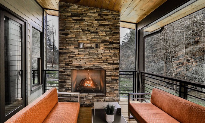 Ellijay Cabin | Whispering Creek ~ 2BR Mountain Modern Luxury ~ On Creek w/Hot Tub & Fireplaces