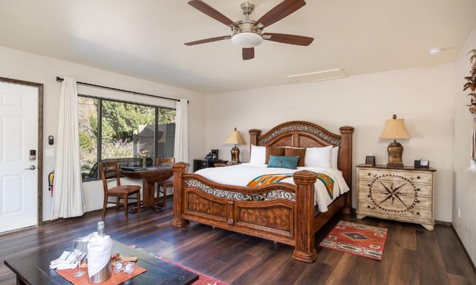 Uptown Sedona Bed & Breakfast | Whispering Creek Bed & Breakfast