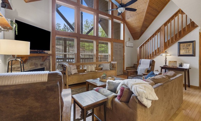 Branson West Cabin | Whispering Creek - In the Heart of Ozarks, Near DT!
