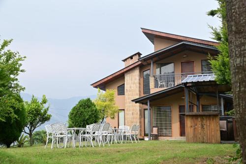 Kaul Hotel | Whispering Oaks
