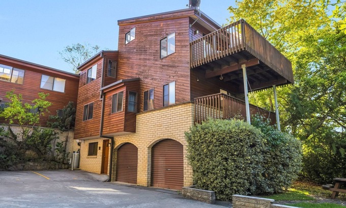 Jindabyne Ski Chalet | Whispering Pines Four