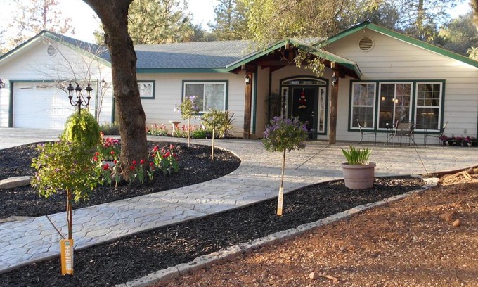 Mariposa House | Whispering Pines