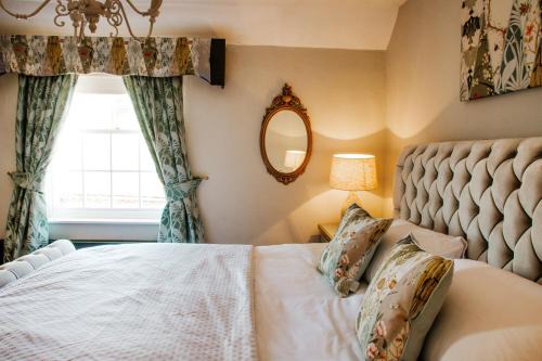 Bewdley House | Whispering Place Georgian Grade II Sleeps 6 Adults 3 mins from Safari Park & Steam Train