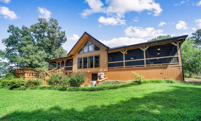 Rock Island Ski Chalet | Whispering Water at Rock Island Shores
