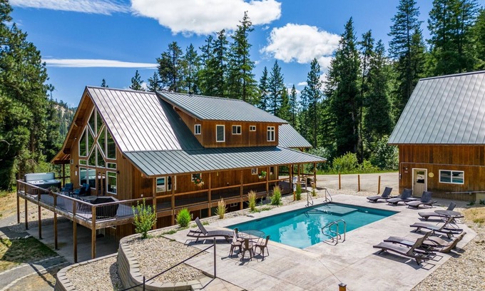 Leavenworth House | Whisperwood Lodge - Custom Country Lodge