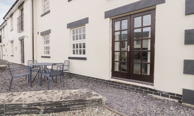 Porthmadog Cottage | Whistle Stop Apartment
