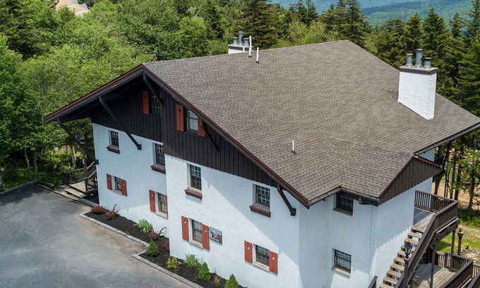 Snowshoe Condo | Whistlepunk by Casago