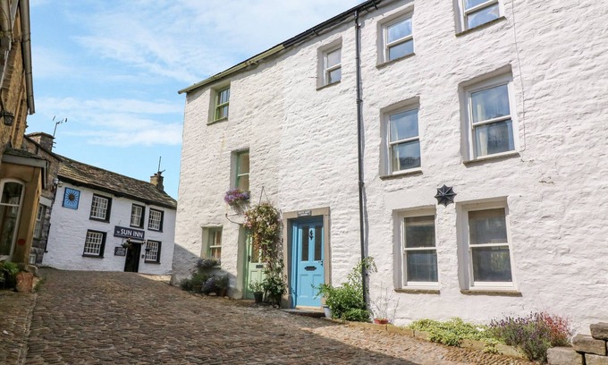 Dent Cottage | WHITE HART HOUSE, pet friendly, character holiday cottage in Dent
