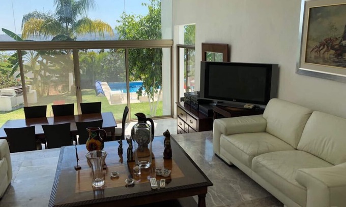 Tequesquitengo House | White House the best house
