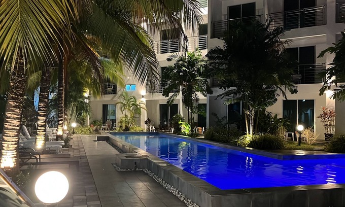 Lubok Buaya Hotel | White Lodge