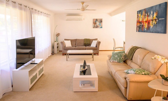 Coffs Harbour House | White Maple - room for the family