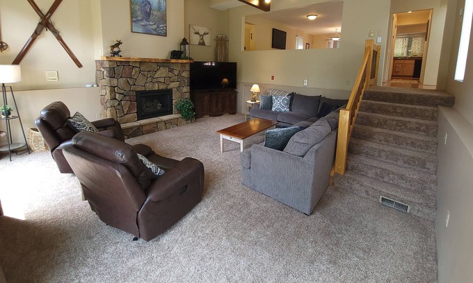 Campton House | White Mountain 5 Bedroom+ House featuring 2 Master Suites