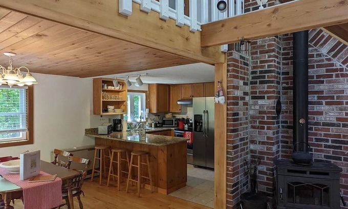 Bartlett Ski Chalet | White Mountain Chalet; great for skiers, hikers & families!