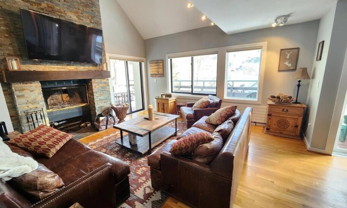 Lincoln Ski Chalet | White Mountain Vista!