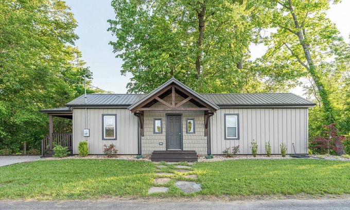 Buford House | White Oak Cottage Sleeps 4