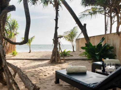 Dambulla Villa | White parrot beach villa