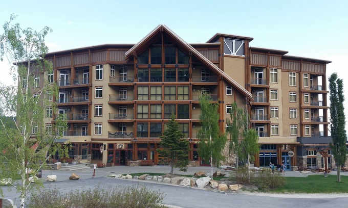 Sandpoint Condo | White Pine Lodge! Ski in/Ski out. In Village. Views of Lake and mountain