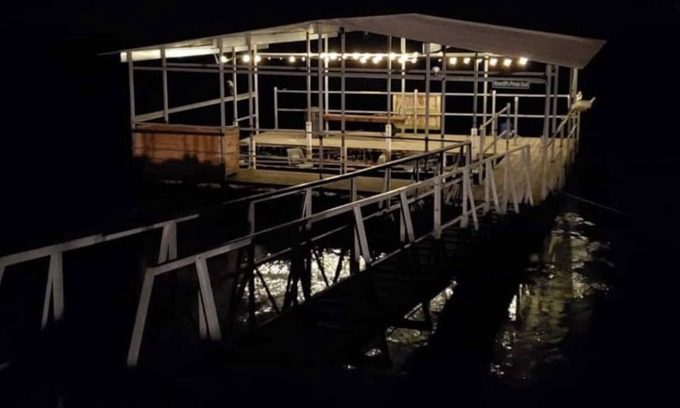 Lakeview Cabin | WHITE RIVER LODGE Sleeps 12 3 bed/2 bath Wifi Barbq Solar Dock/Ramp fenced yard