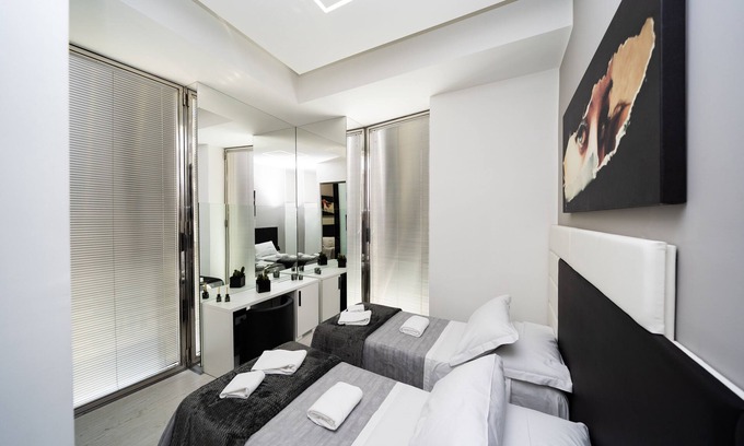 Reggio Calabria House | White Rooms