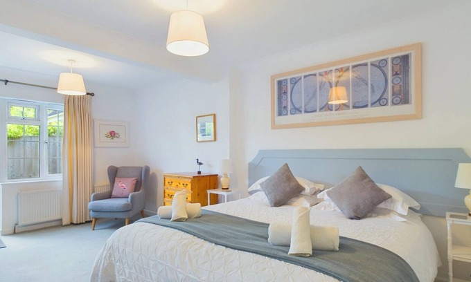 Bembridge Ski Chalet | White Roses a dog friendly retreat for two