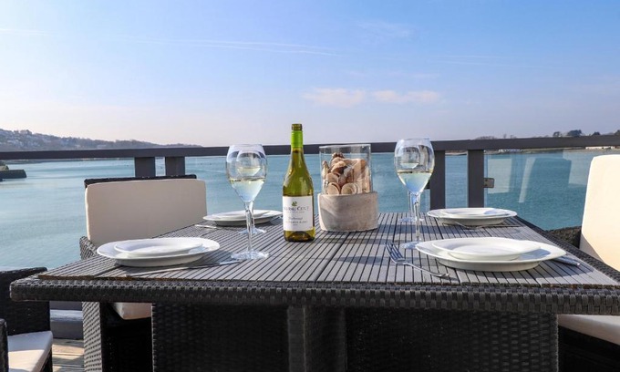 Y Felinheli House | White Sails