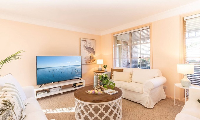 Fingal Bay House | White Sands, 14 Whitesands Road - Pet Friendly & Air Con