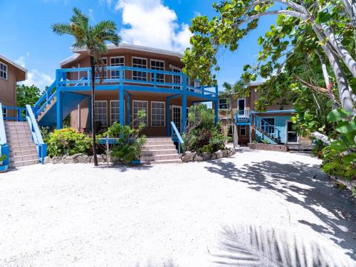 San Pedro Apartment | White Sands Cove E01-Partial Ocean View 2 BR by Stay Floreo