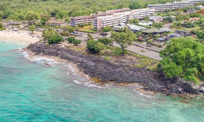 Kahaluu Bay Apartment | White Sands Villa Beach Condo #322-Top Floor VIEWS