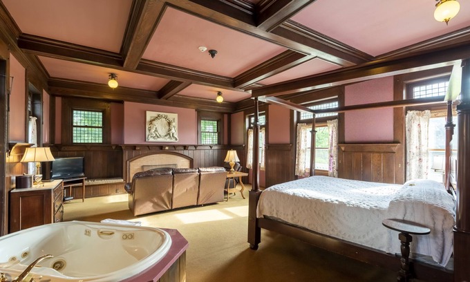 Geneva Hotel | White Springs Manor a Belhurst Property