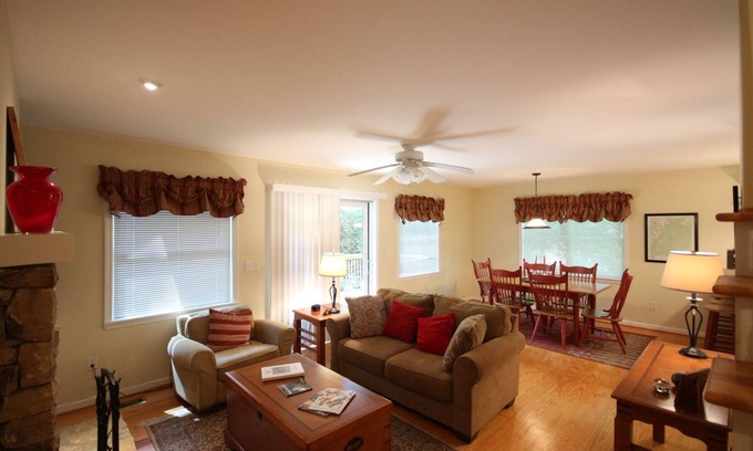 Brevard House | White Squirrel`s Nest | 3 Bed, 2 Bath