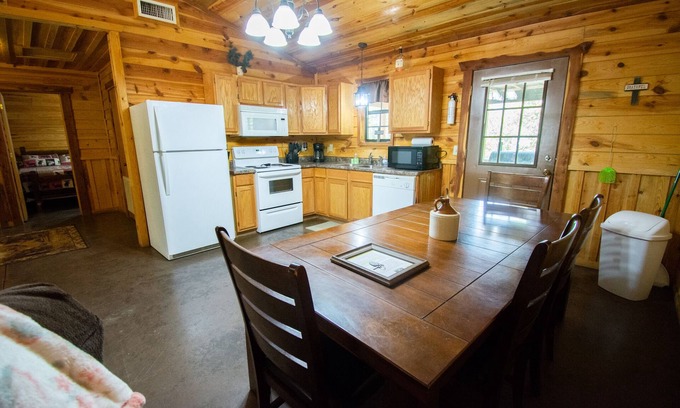 Board Camp Cabin | White Tail|18Acres|Private Creek|Swim|Hiking|ATV Trails|Mtn Cabin