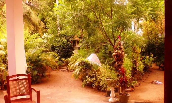 Hettimulla Hotel | White Villa