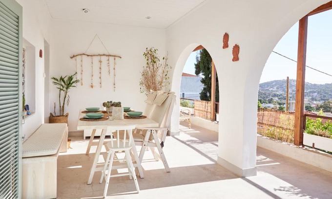 Kropia Villa | White Villa near the Blue Beach