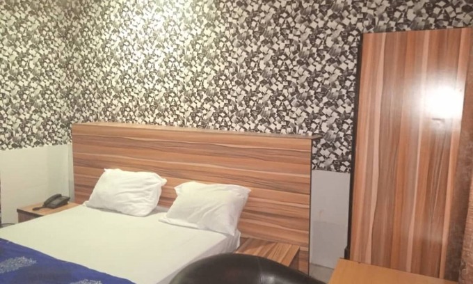 Surulere Hotel | Whitebrook Suites and Bar