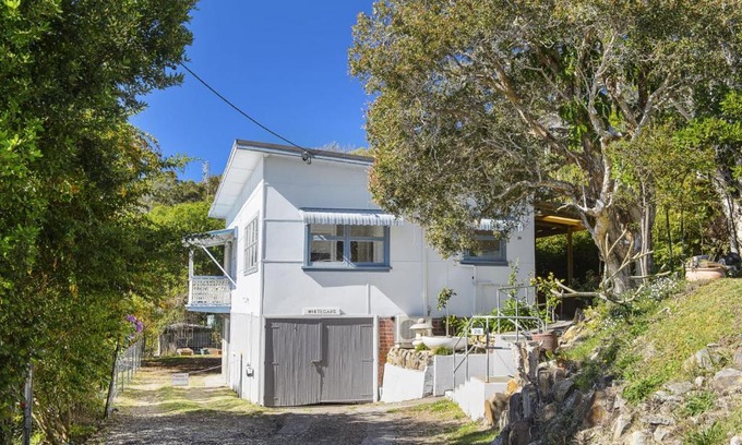 Crescent Head House | Whitecaps, 26 East Street