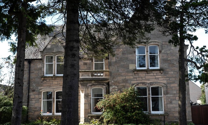 Elgin Cottage | Whitecraigs - a rural that sleeps 8 guests in 4 bedrooms